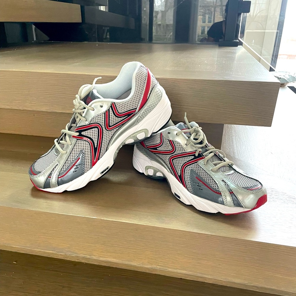 Aetrex Mens Zoom Runner Medium Width in Red/White